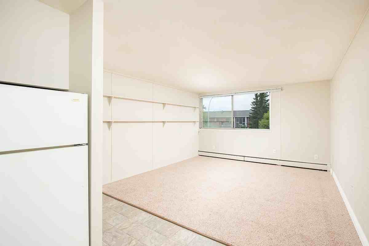 Brighton Court - Photo 5 of 19