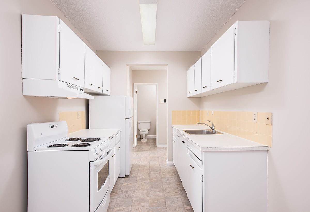 Mid City Manor - Photo 4 of 12