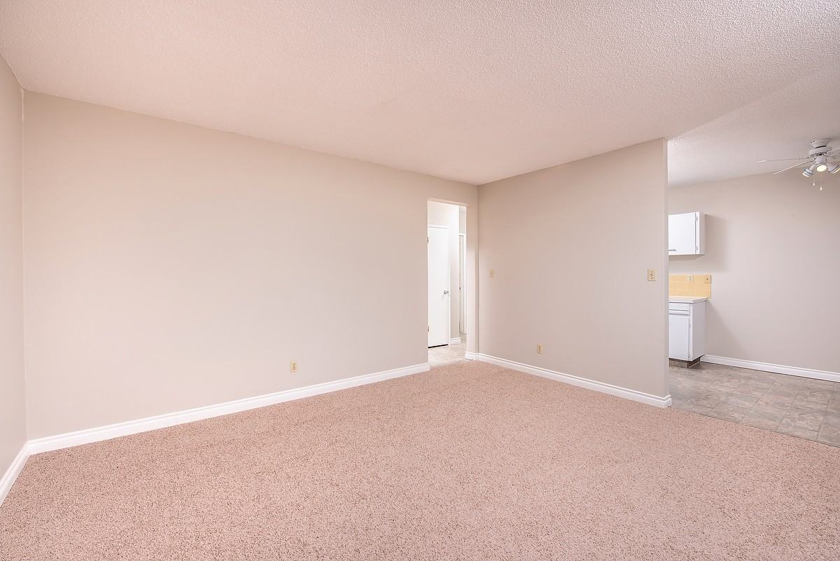 Mid City Manor - Photo 6 of 12