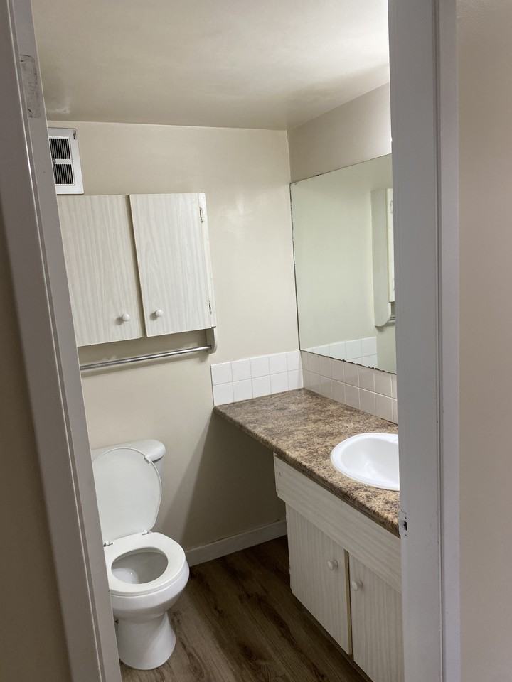 Glenmore Manor - Photo 2 of 8