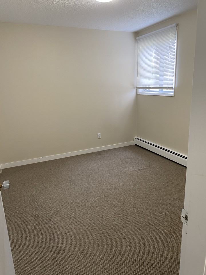 Glenmore Manor - Photo 6 of 8