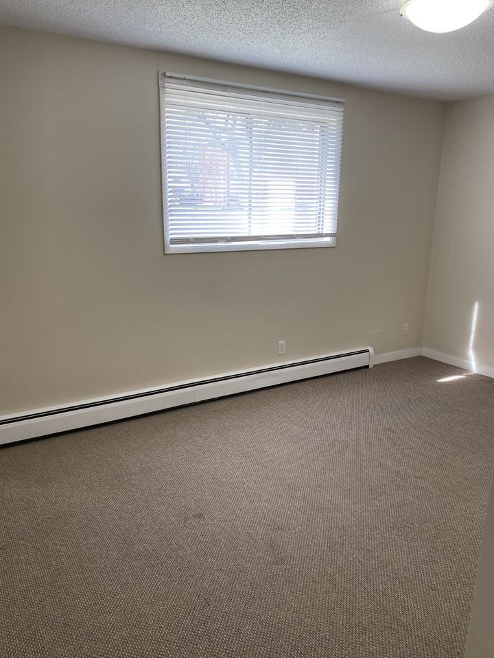 Glenmore Manor - Photo 7 of 8