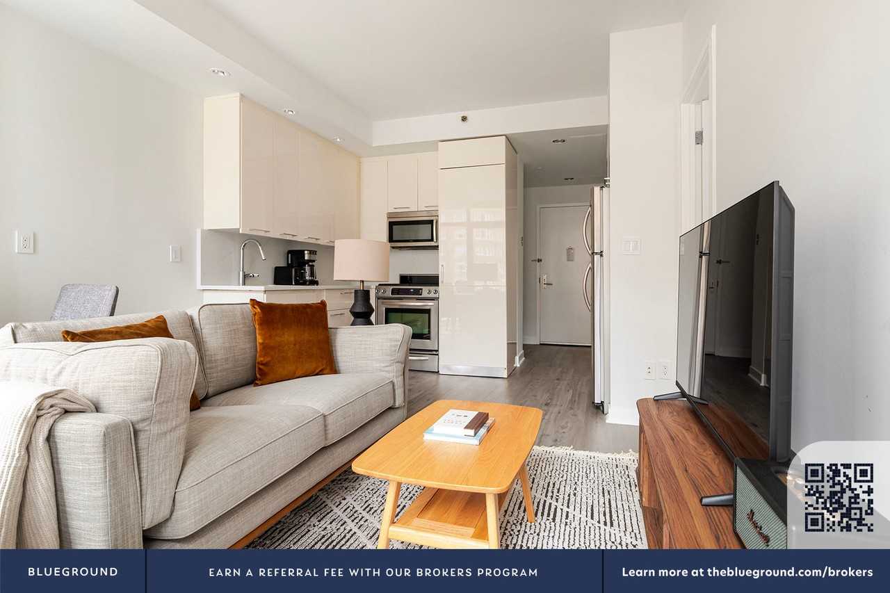 49 E 34th St #2038 - Photo 5 of 33