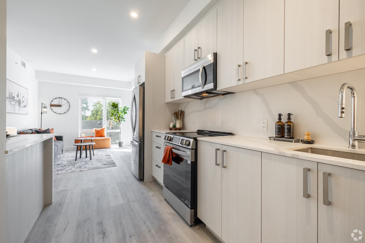 Landing on Main - Photo 4 of 14