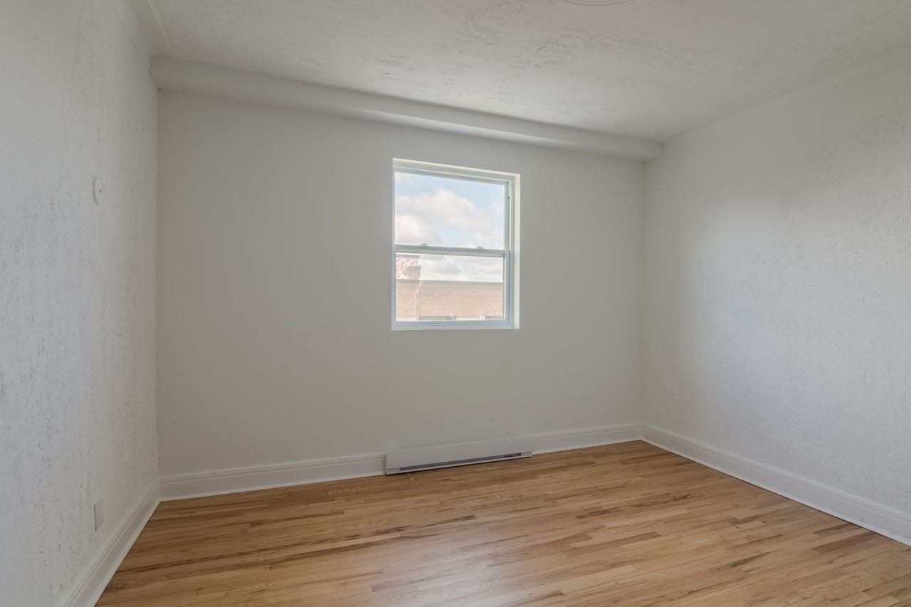 4870 Queen Mary Road - Photo 3 of 50