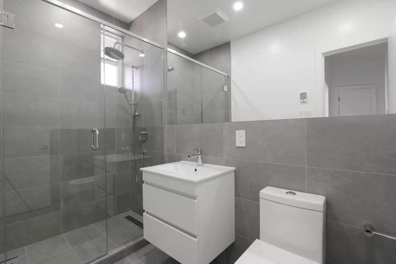 4870 Queen Mary Road - Photo 6 of 50