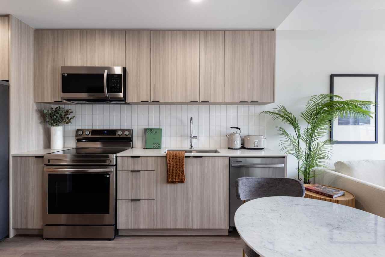 The Layla - Photo 3 of 50