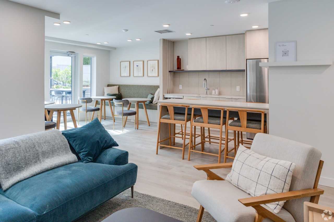 The Layla - Photo 7 of 50