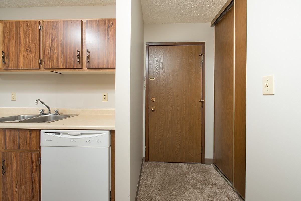 Autumn Manor - Photo 5 of 15