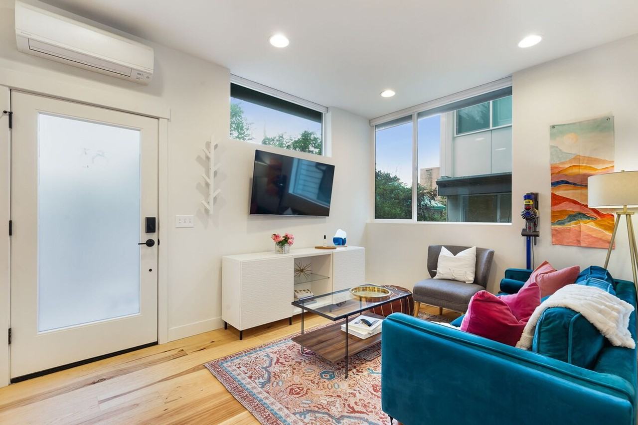 71D W Dravus St #1035898P - Photo 3 of 47