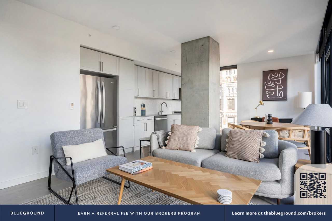 704 Spring Street - Photo 5 of 47