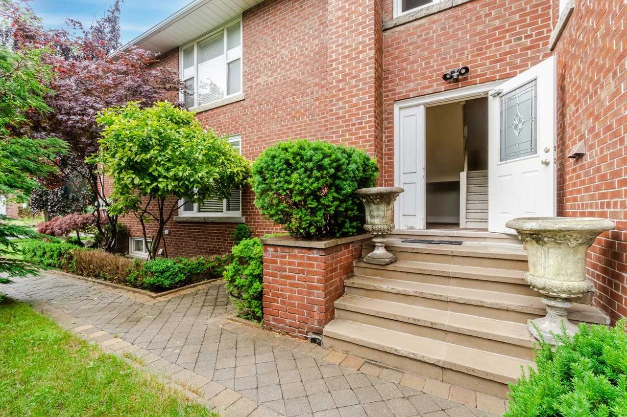 115 Stephen Drive - Photo 2 of 13