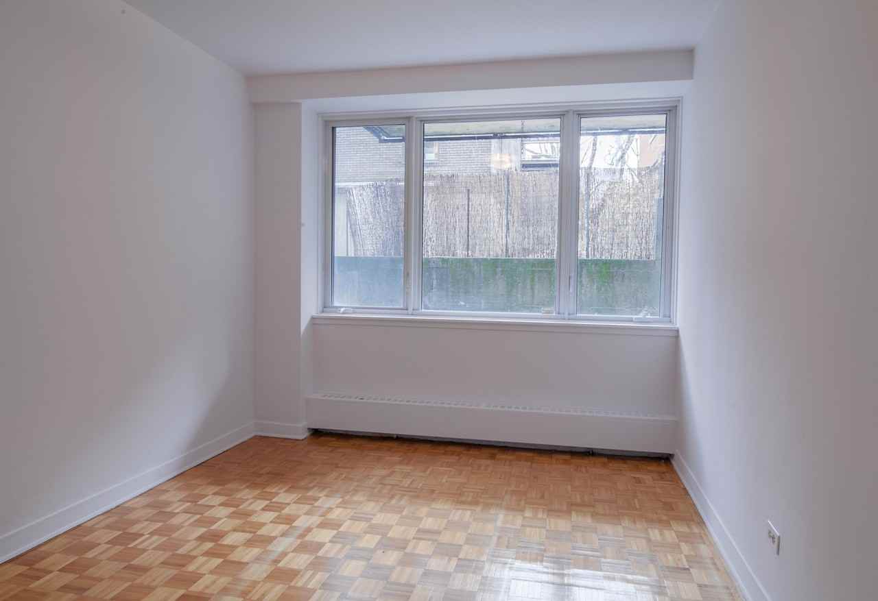 900 Rockland Avenue - Photo 2 of 46