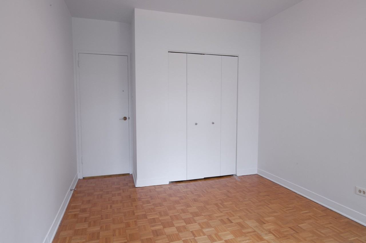 900 Rockland Avenue - Photo 3 of 46