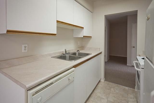 Royal Ridge Apartments - Photo 2 of 9