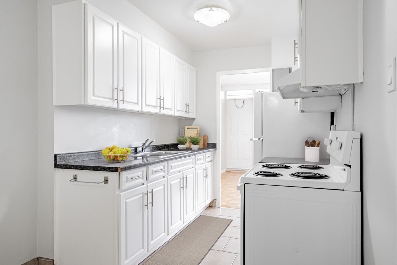 520 Wellington Street - Photo 3 of 10