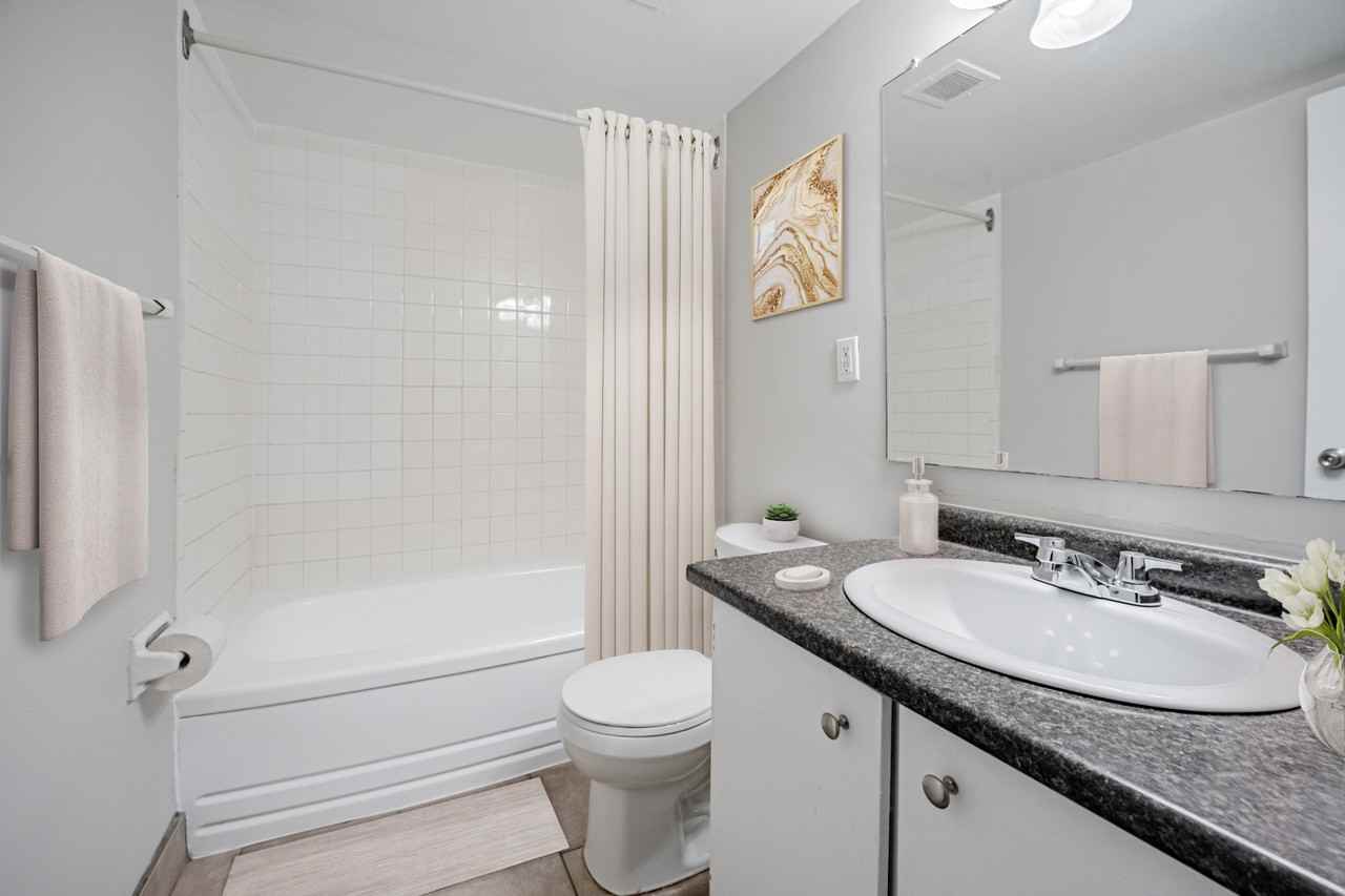 520 Wellington Street - Photo 7 of 10