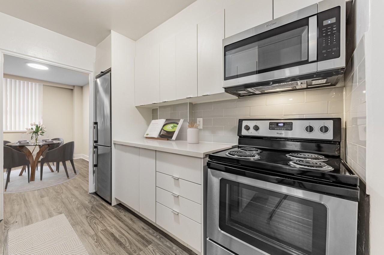 650 Eglinton Avenue West - Photo 7 of 10