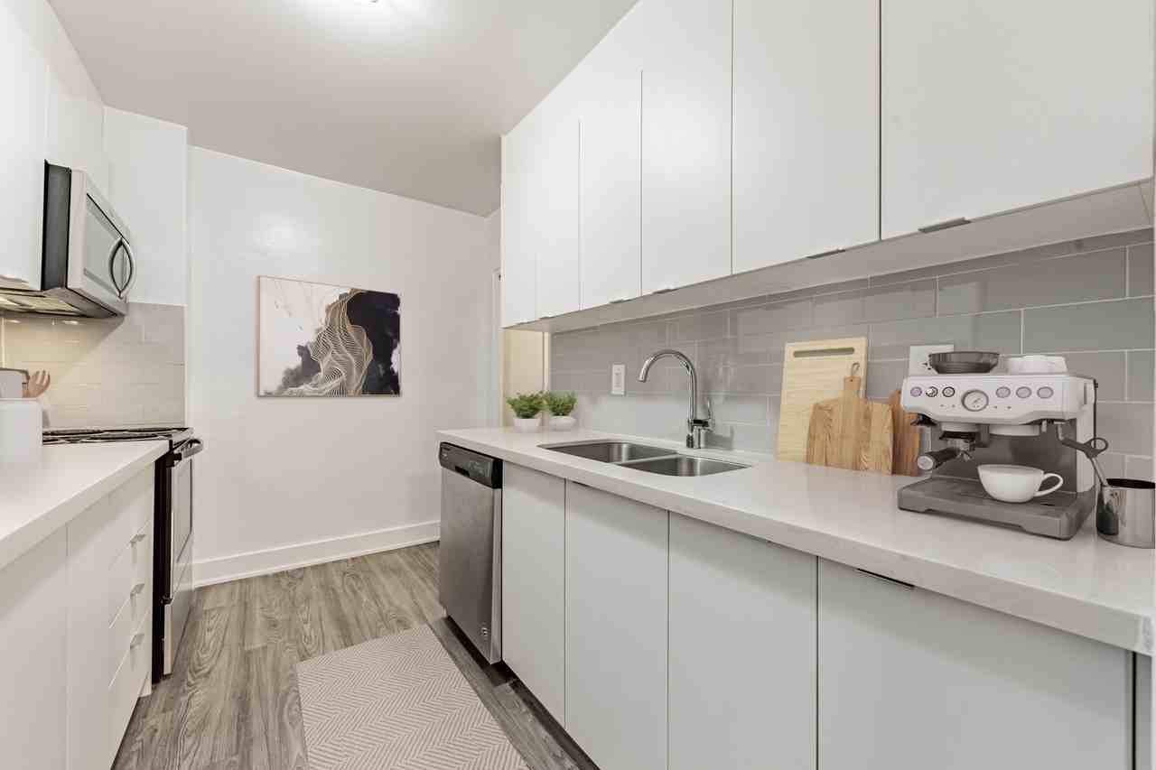 650 Eglinton Avenue West - Photo 6 of 10