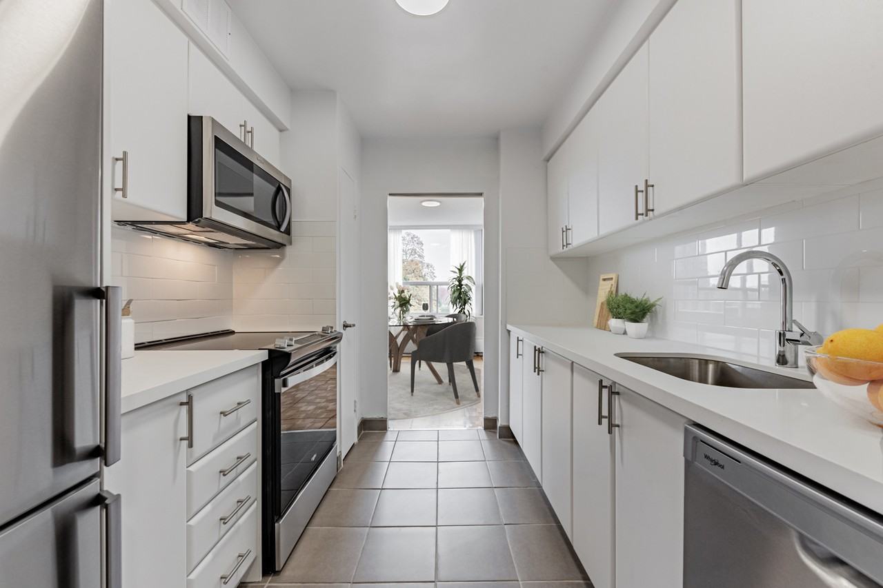 606 Avenue Road - Photo 3 of 10