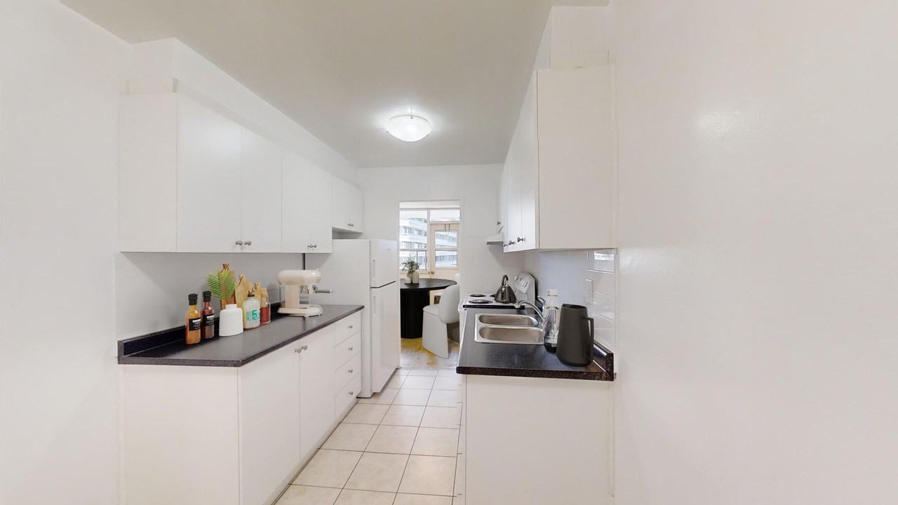 110 Inverlochy Boulevard - Photo 4 of 10