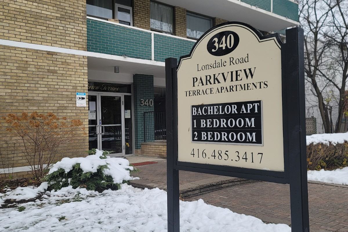 340 Lonsdsale Road - Photo 2 of 8