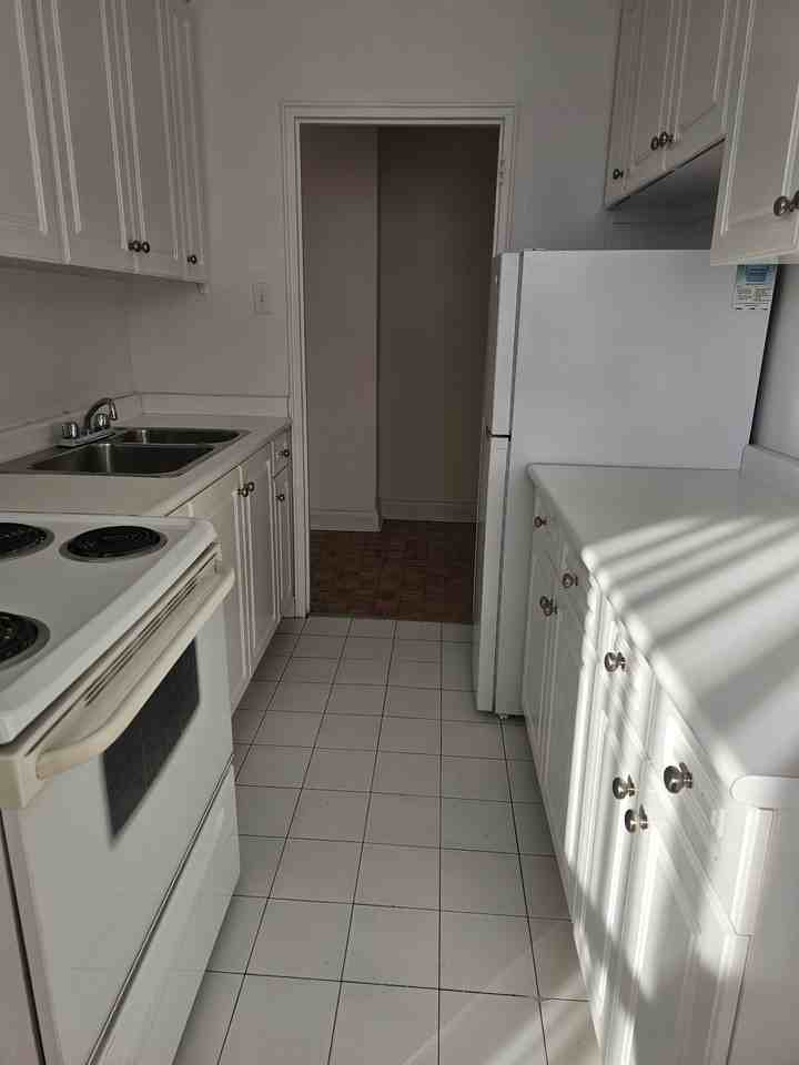 340 Lonsdsale Road - Photo 6 of 8