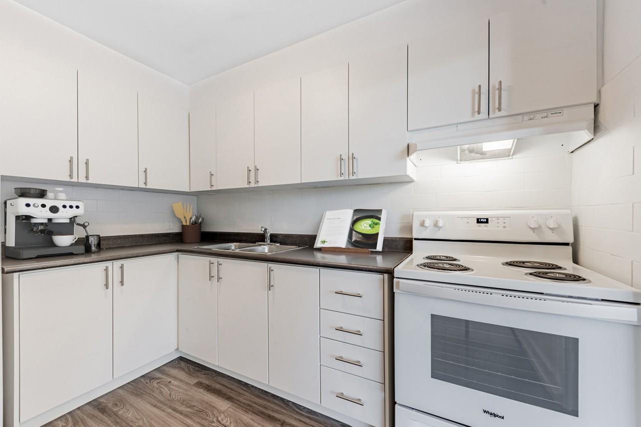 2740 Jane Street - Photo 5 of 14