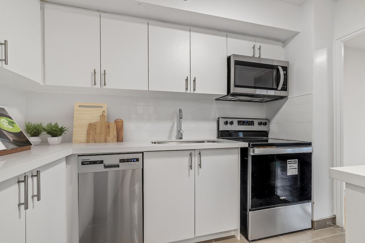 55 Brownlow Avenue - Photo 3 of 11