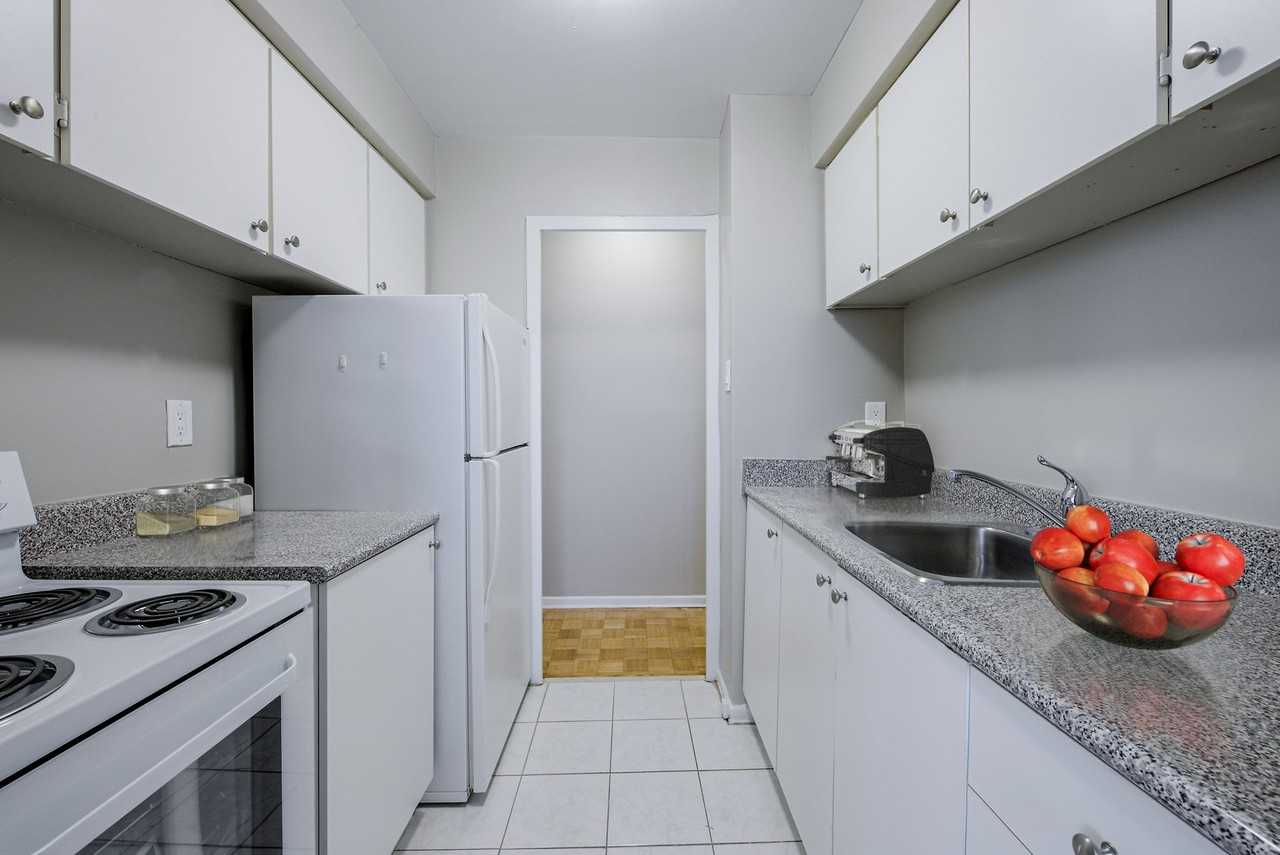 100 Spadina Road - Photo 6 of 10