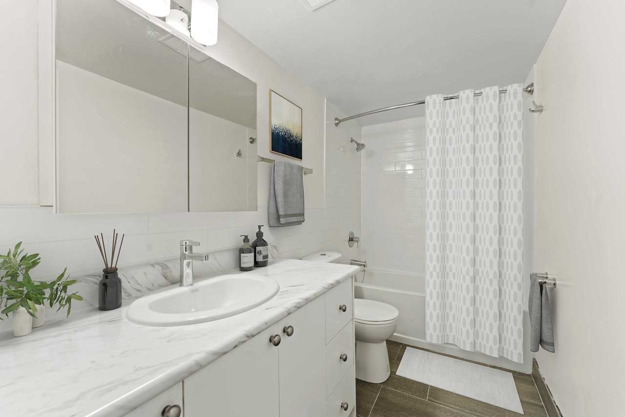 1275 Elgin Street - Photo 6 of 13