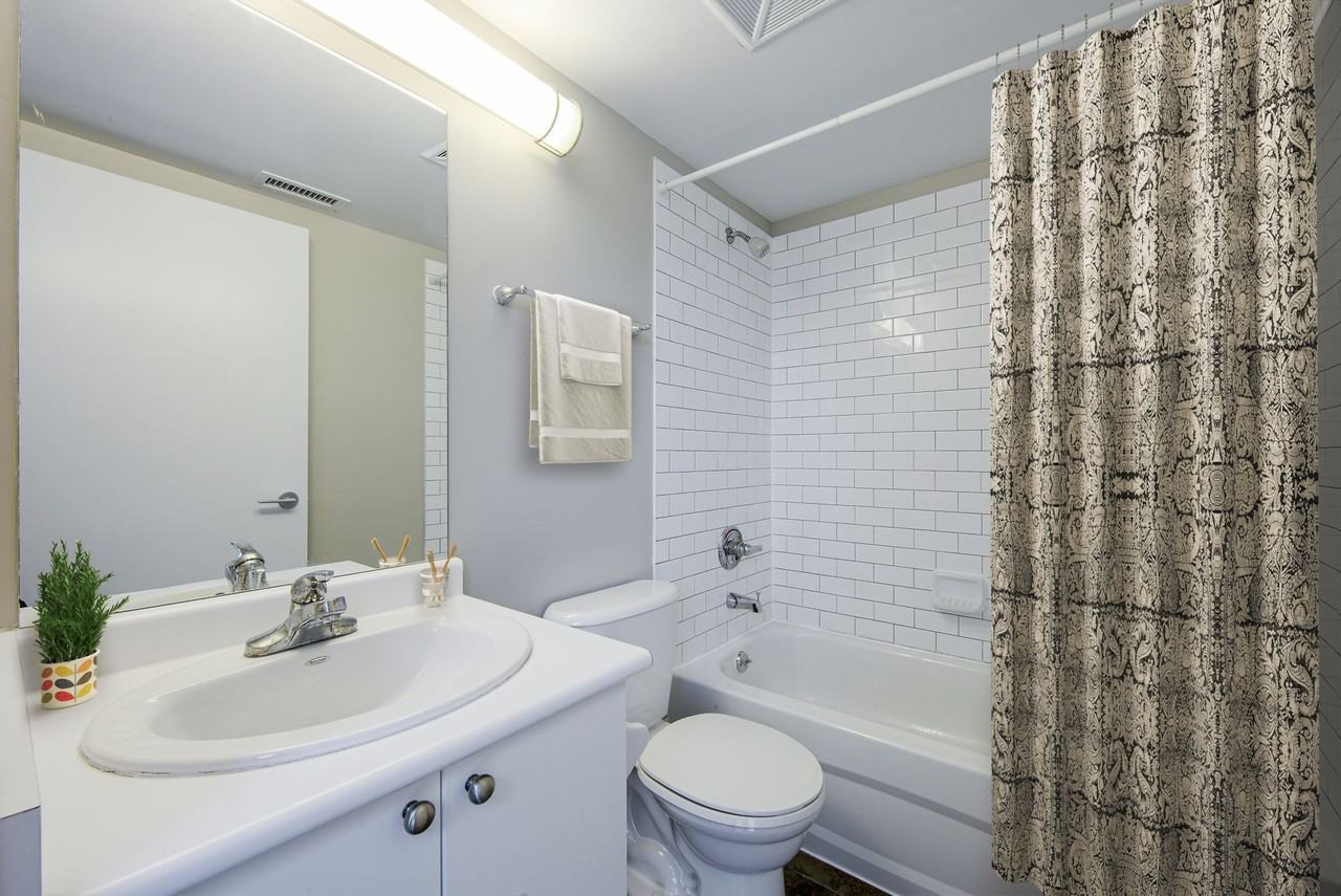 88 Spadina Road - Photo 6 of 15