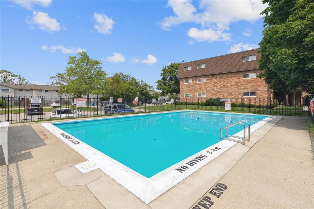 Colonial Court - Photo 4 of 14