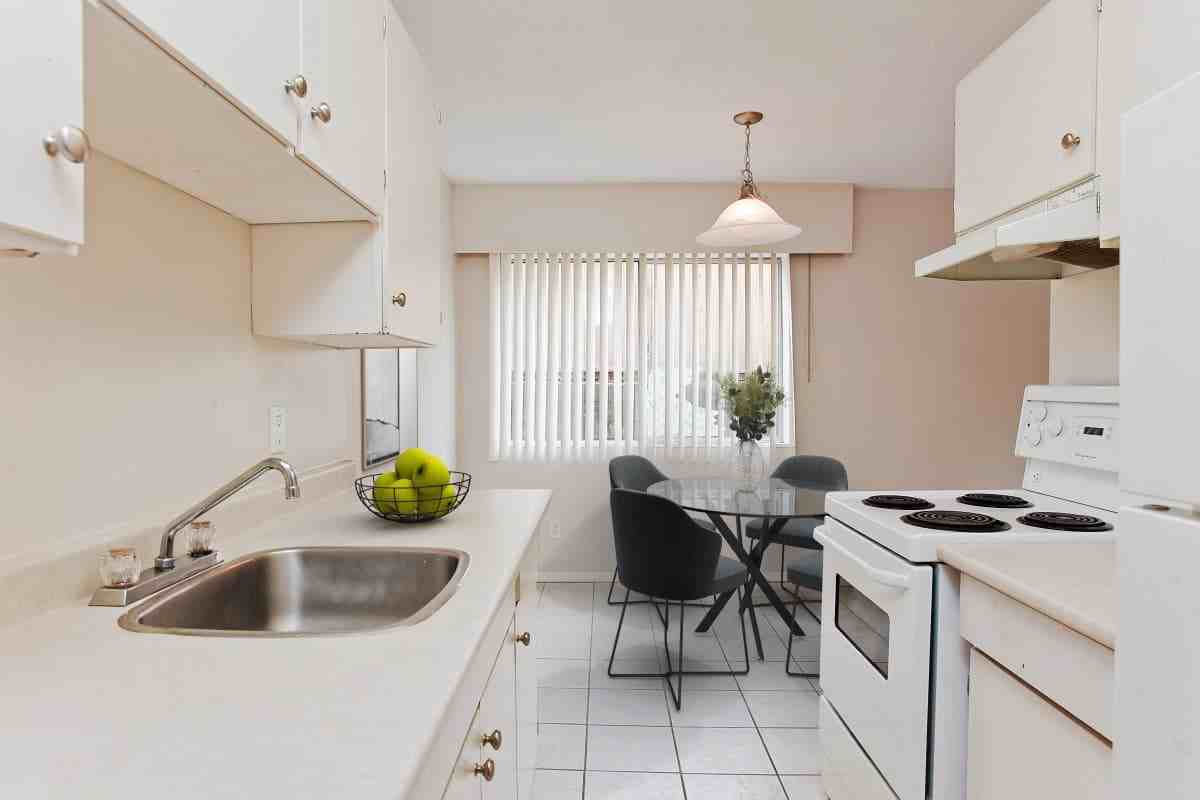 Sherbrooke Manor Apartments - Photo 4 of 44