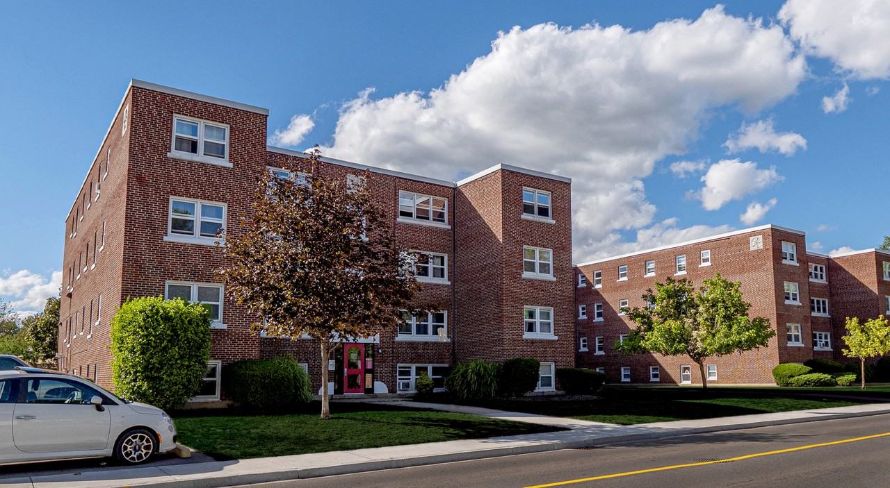 Park Manor - Photo 3 of 11