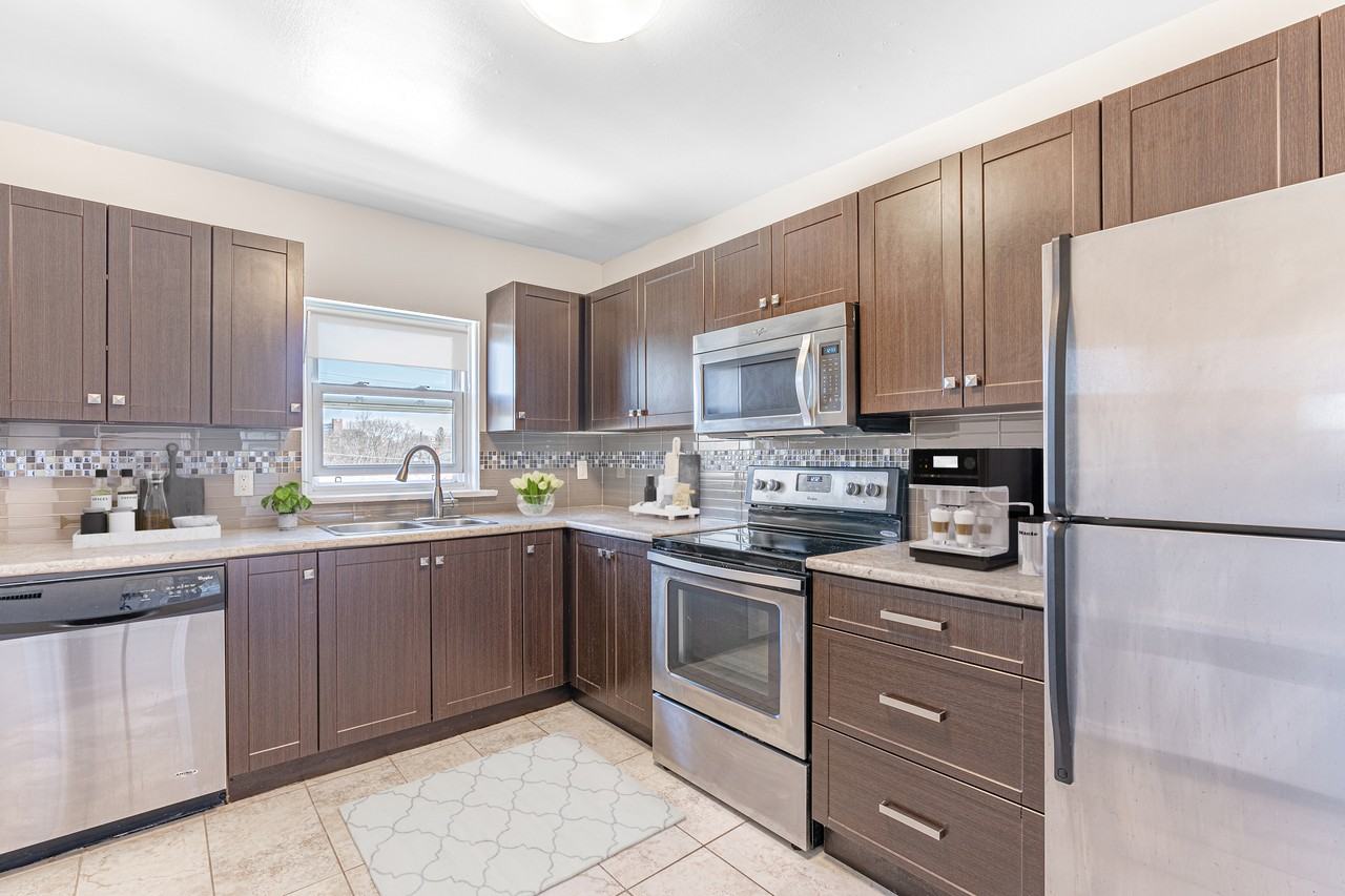 Park Manor - Photo 4 of 11