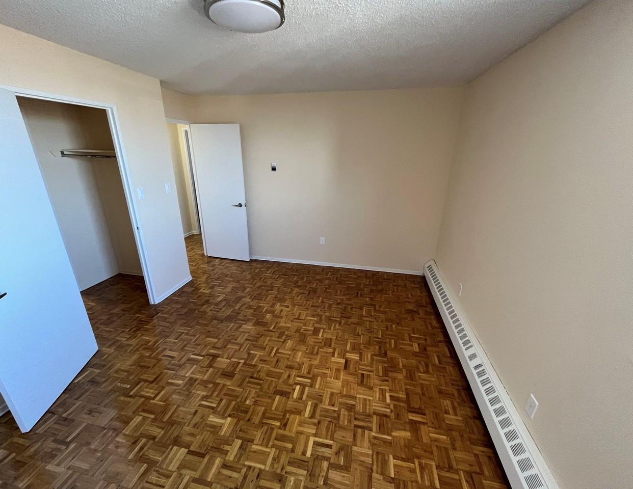 625 Finch Avenue West - Photo 4 of 16