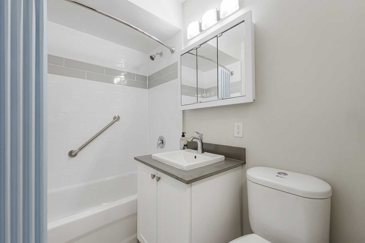 Lakewood Apartments II - Photo 4 of 11