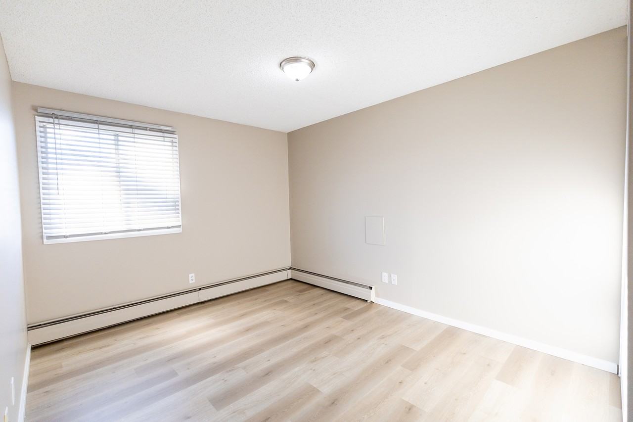 Glenbow Manor - Photo 6 of 16