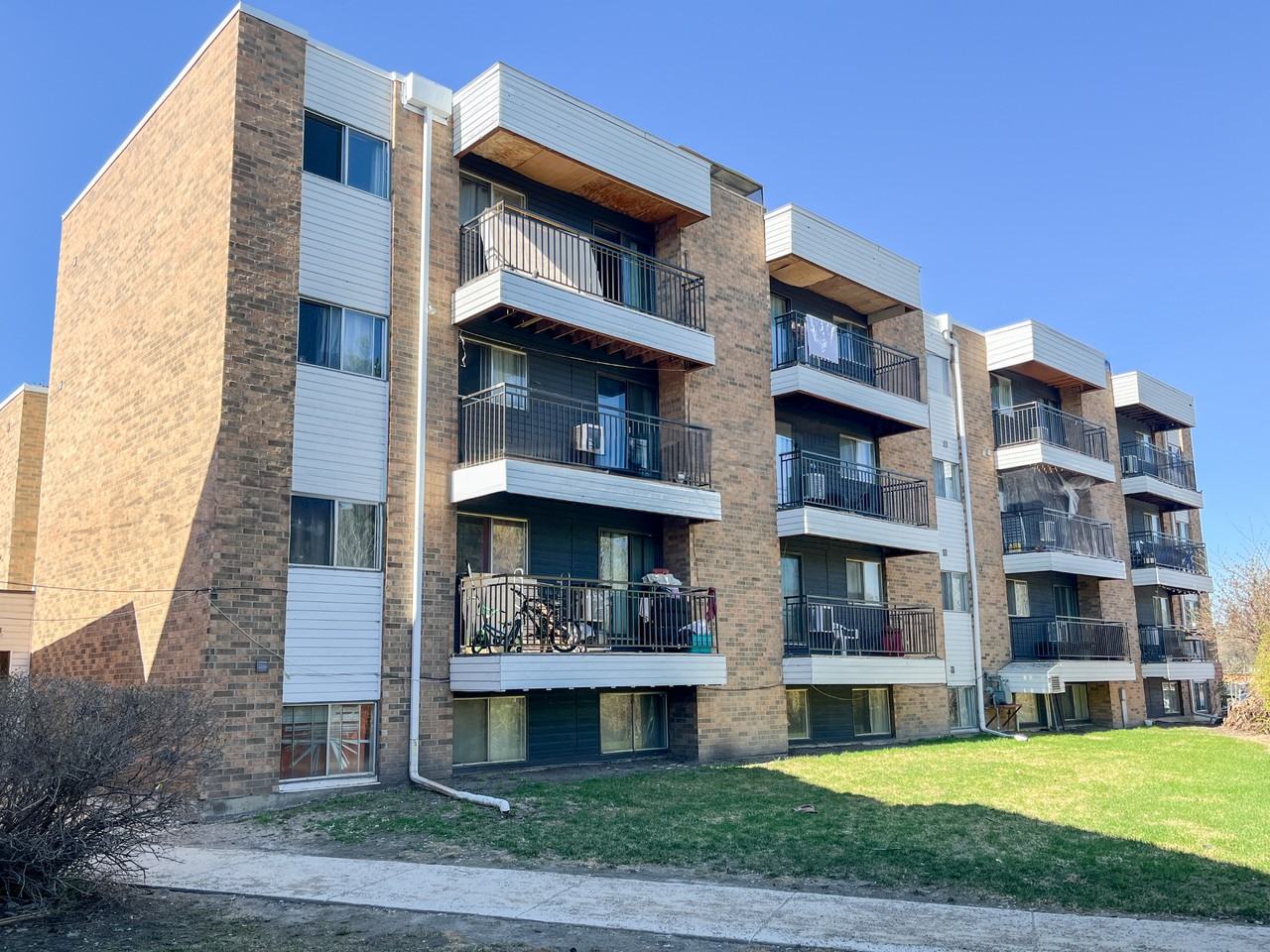 Mainstreet Residence - Photo 4 of 11