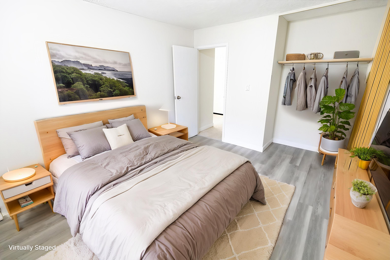 Matt Manor - Photo 2 of 14