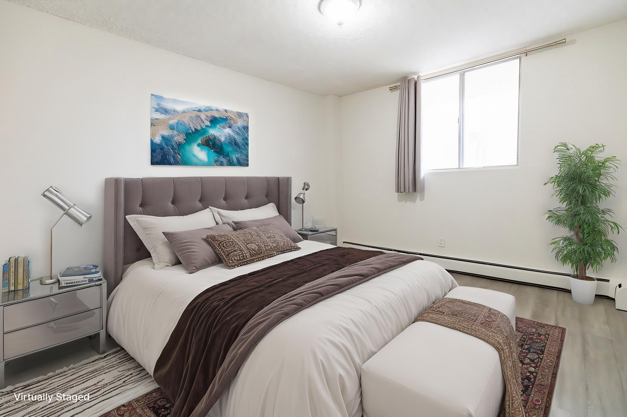 Matt Manor - Photo 5 of 14