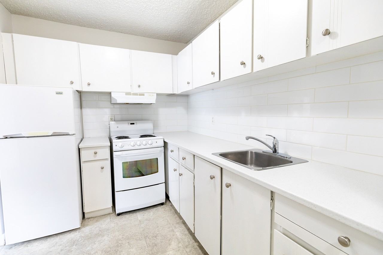 Matt Manor - Photo 6 of 14