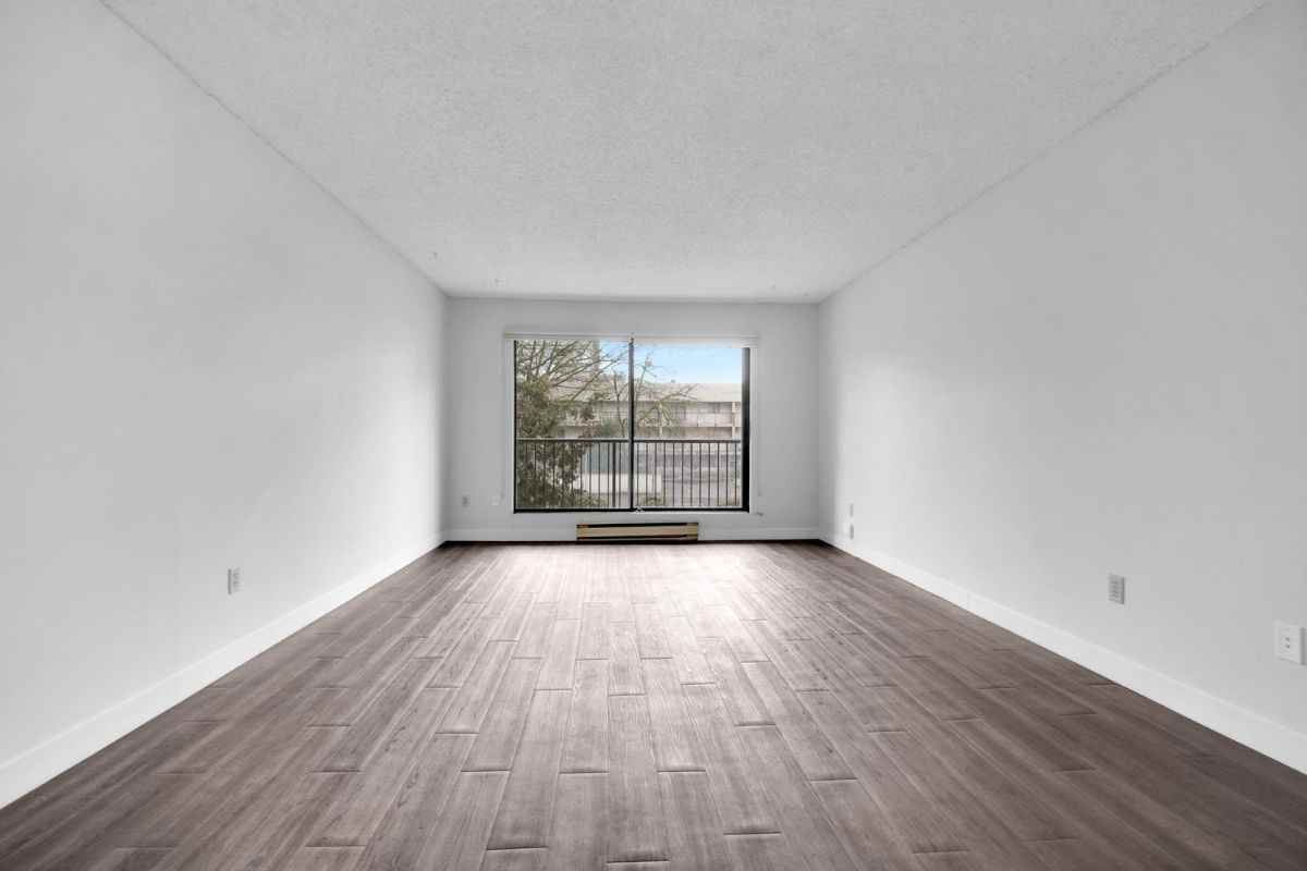 Dolphin Square Apartments - Photo 4 of 48