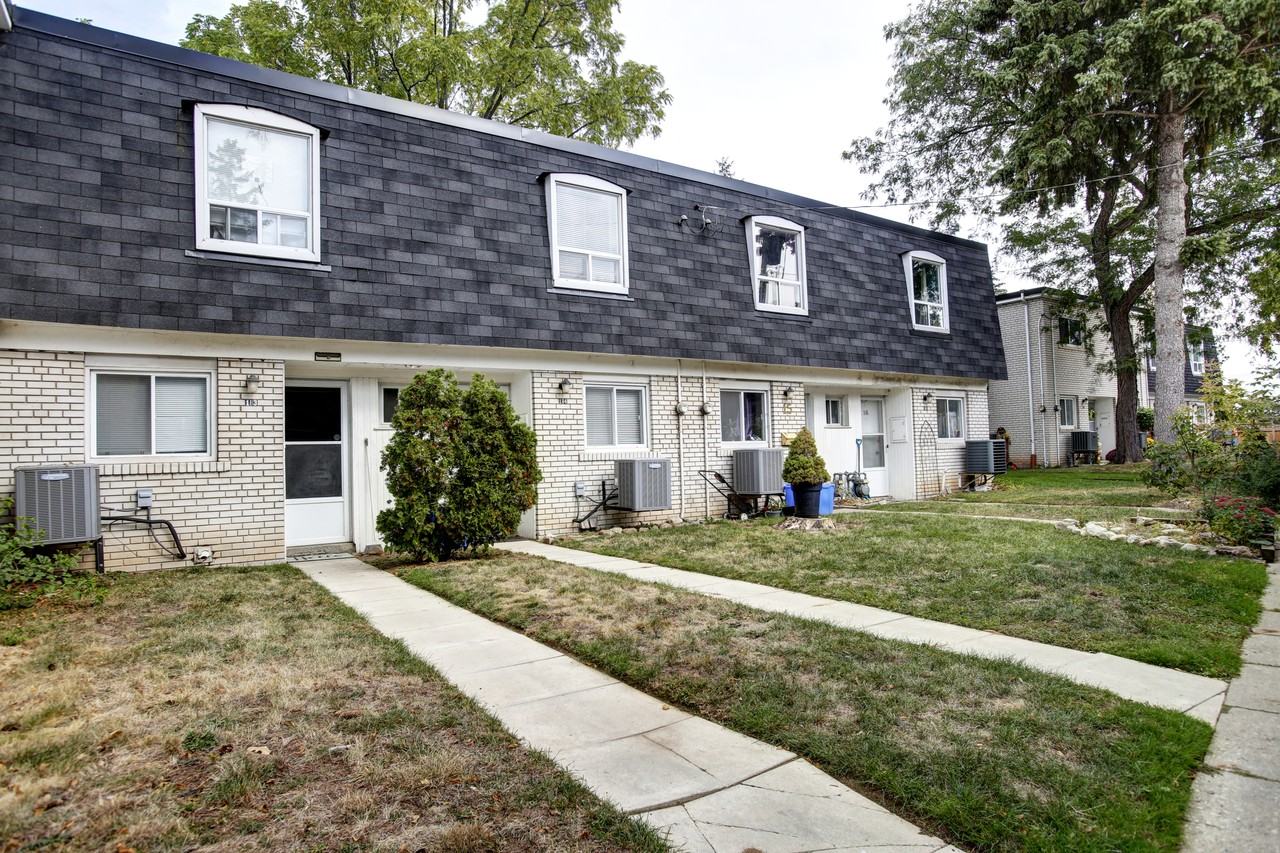 200 Lakeshore Rd. W. - Photo 7 of 32