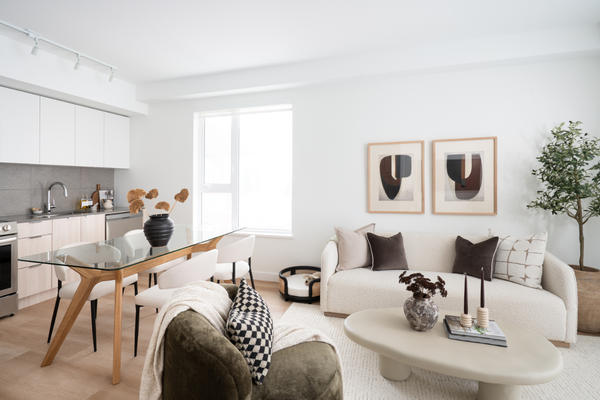 Eastward - Photo 3 of 50