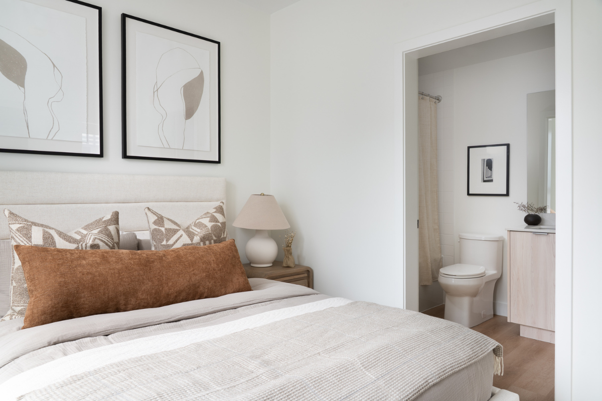 Eastward - Photo 7 of 50