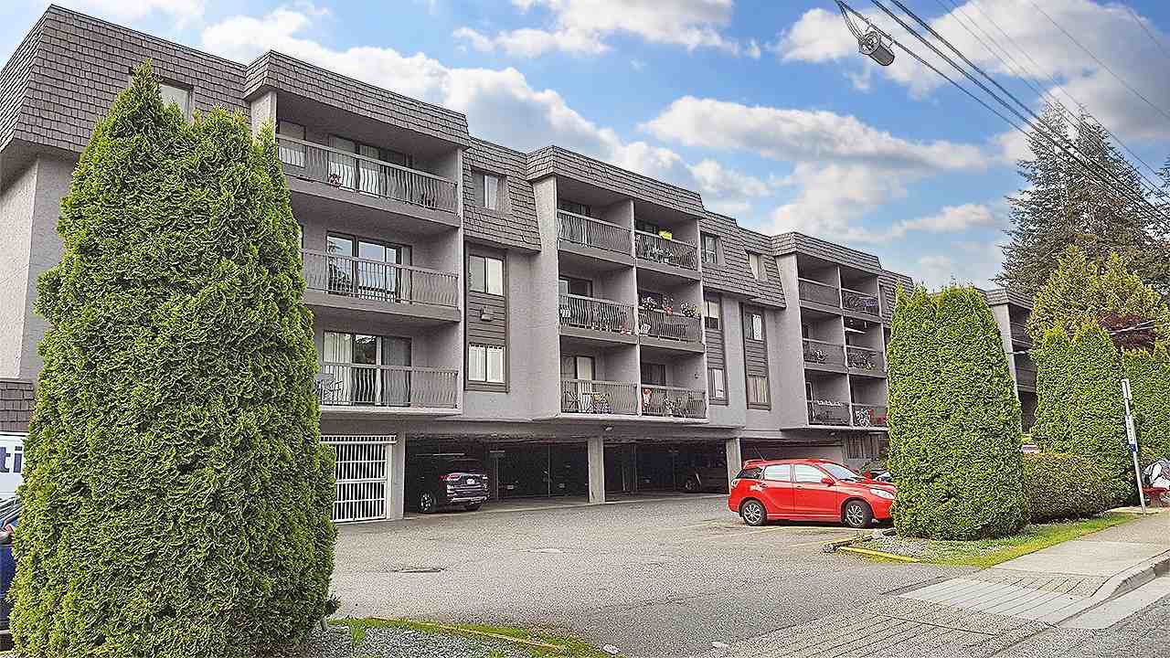 Dahlstrom Manor - Photo 5 of 15