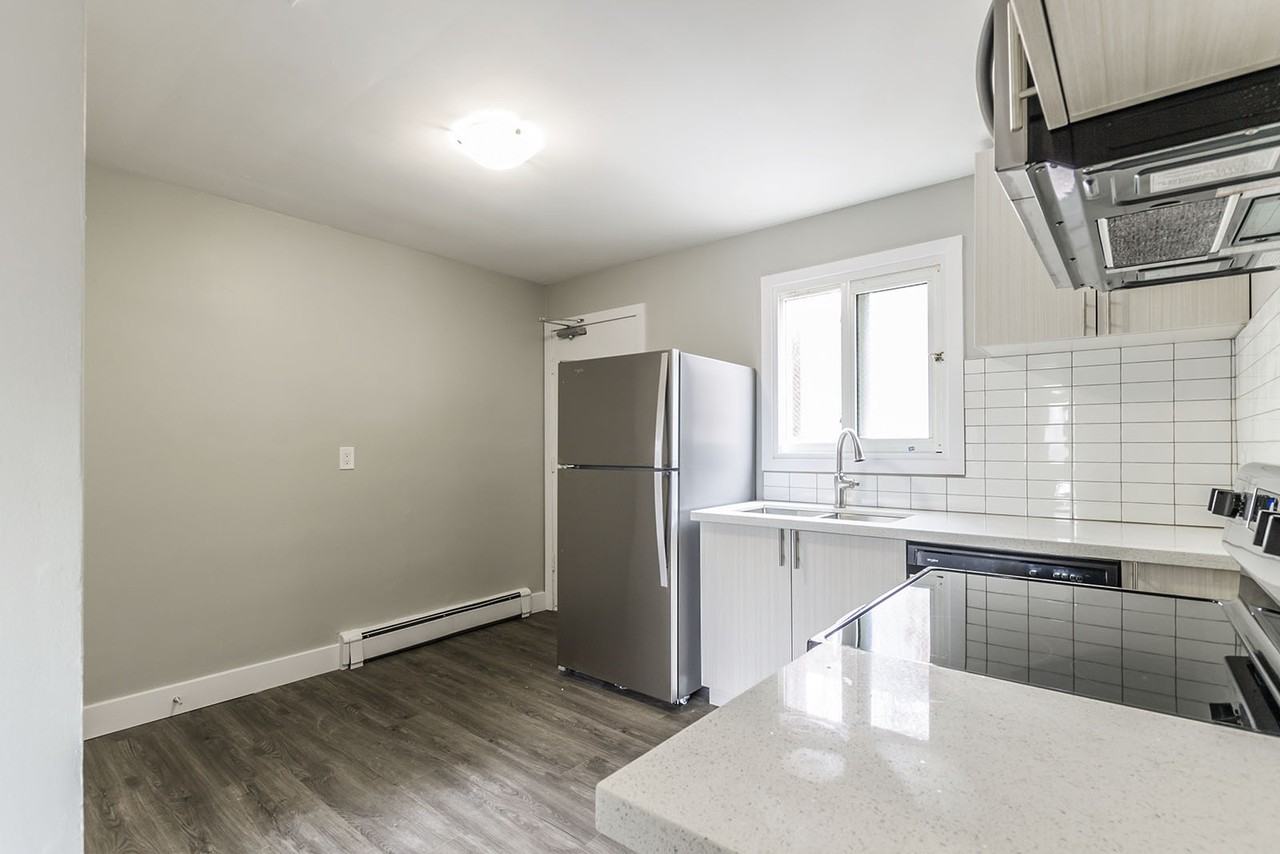 LANCASTER - Photo 4 of 39