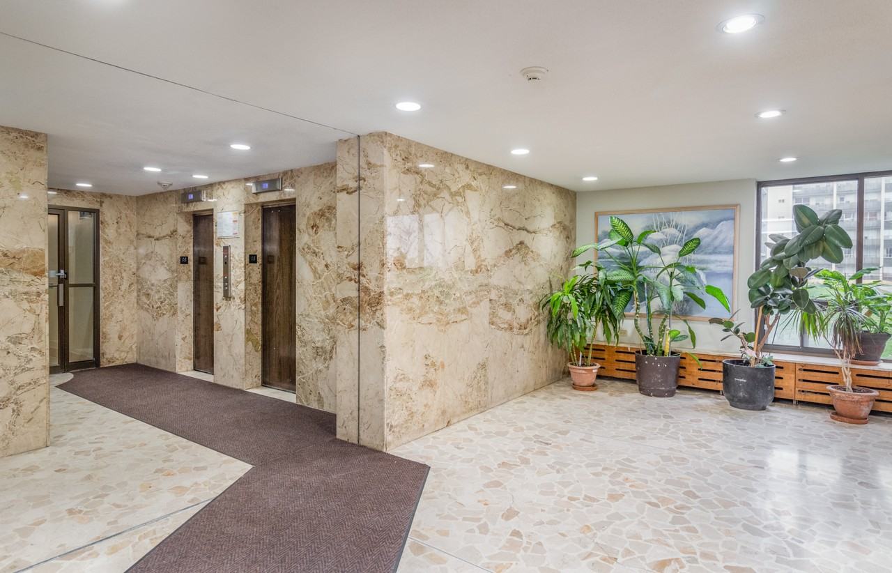 7471 Yonge Street Thornhill - Photo 6 of 50